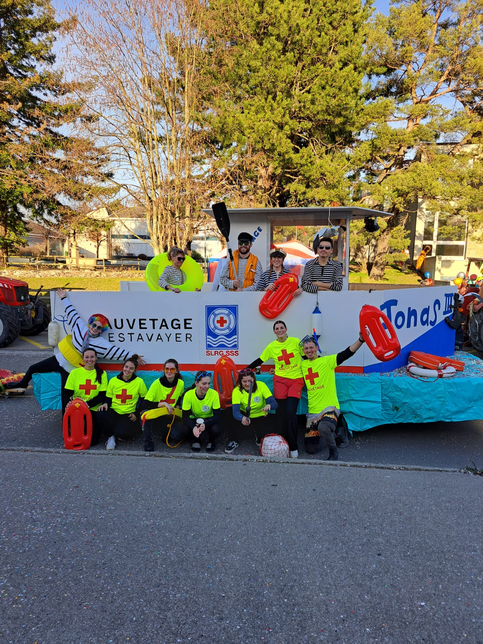 Image LE CHAR DE LA SSE GAGNE LA 3E PLACE AU CARNAVAL D'ESTAVAYER
